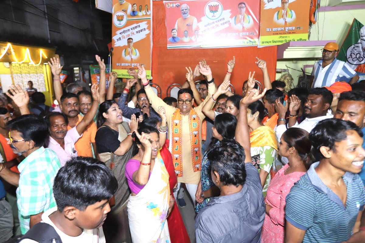 জগদ্দল বিধানসভা কেন্দ্রে  প্রচারে ঢেউ তুলছেন বিজেপি প্রার্থী