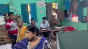 সকাল থেকেই লম্বা লাইন মগরাহাট  ও ডায়মন্ড হারবারের বুথ গুলিতে