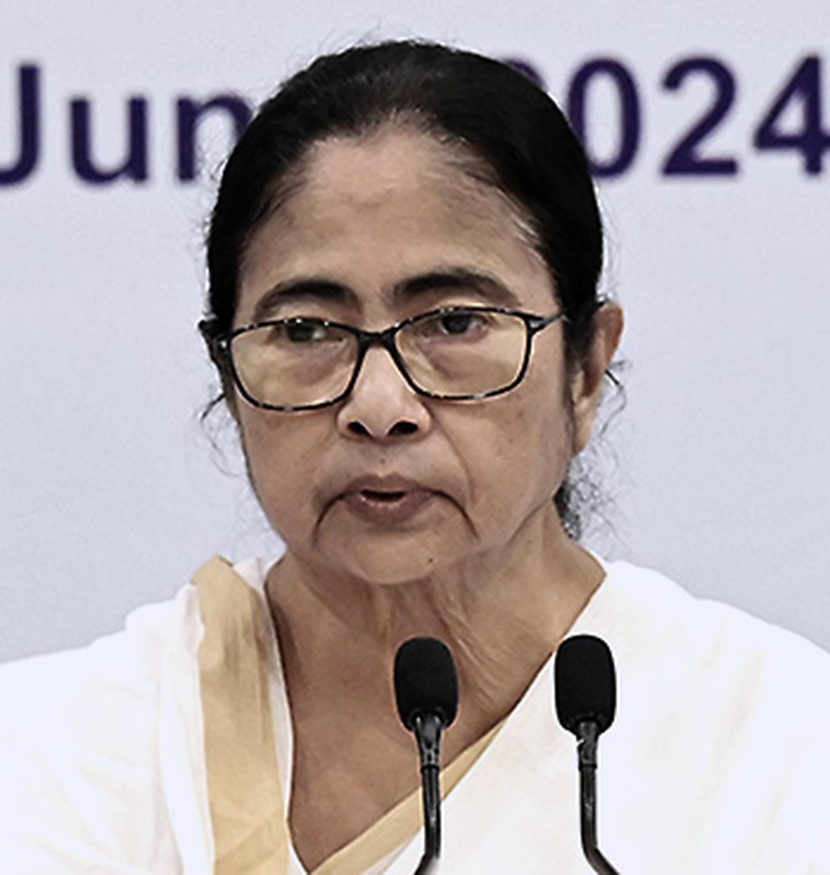 মুখ্যমন্ত্রী ইস্তফা দিতে নারাজ