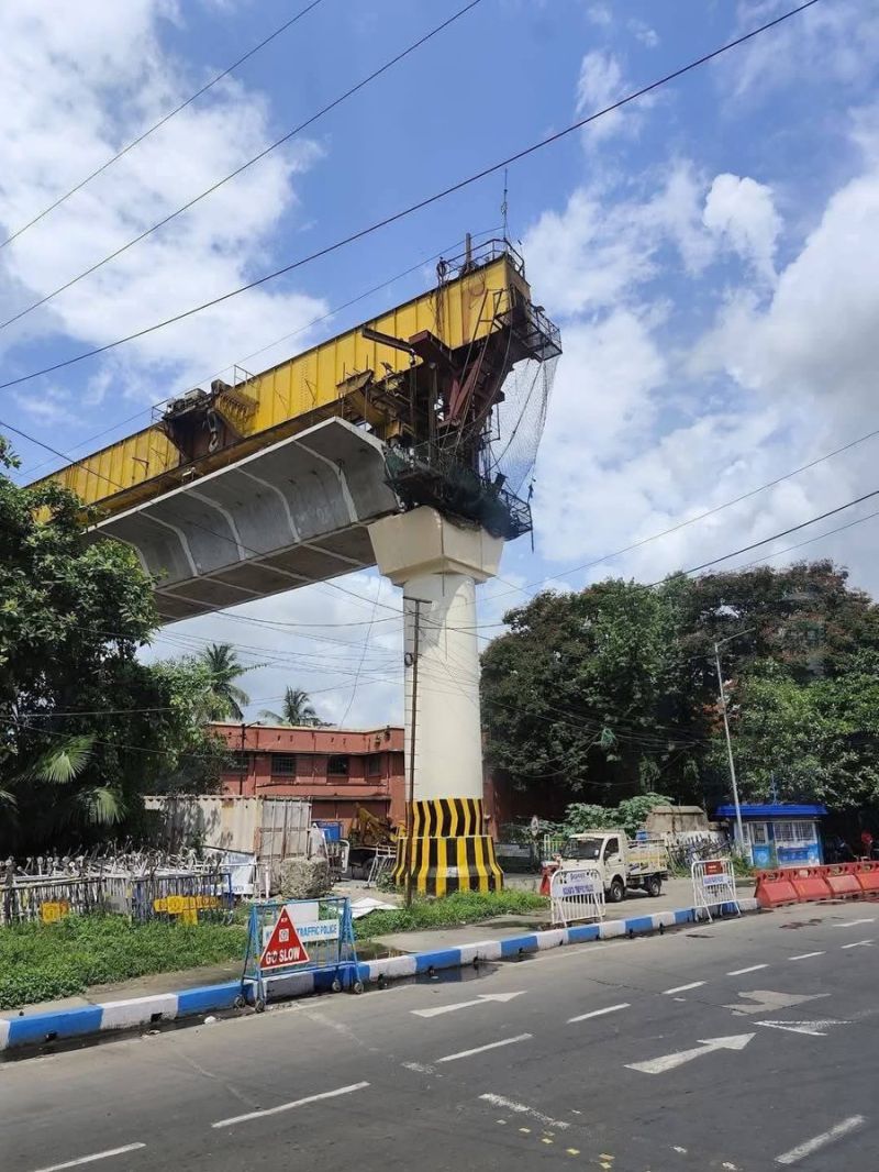 শুরু হলো চিংড়িঘাটা অসমাপ্ত উড়াল পুলের কাজ