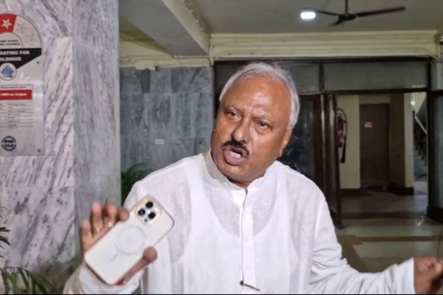 প্রাক্তন বিধায়ক পলাতক