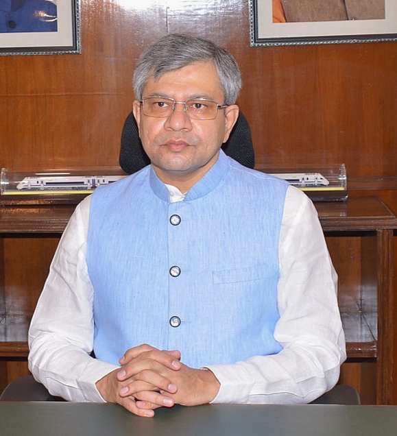 রেলমন্ত্রী অশ্বিনী বৈষ্ণব দীপাবলি উপলক্ষে রাজ্যের জন্য দুটি সুসংবাদ দিচ্ছেন
